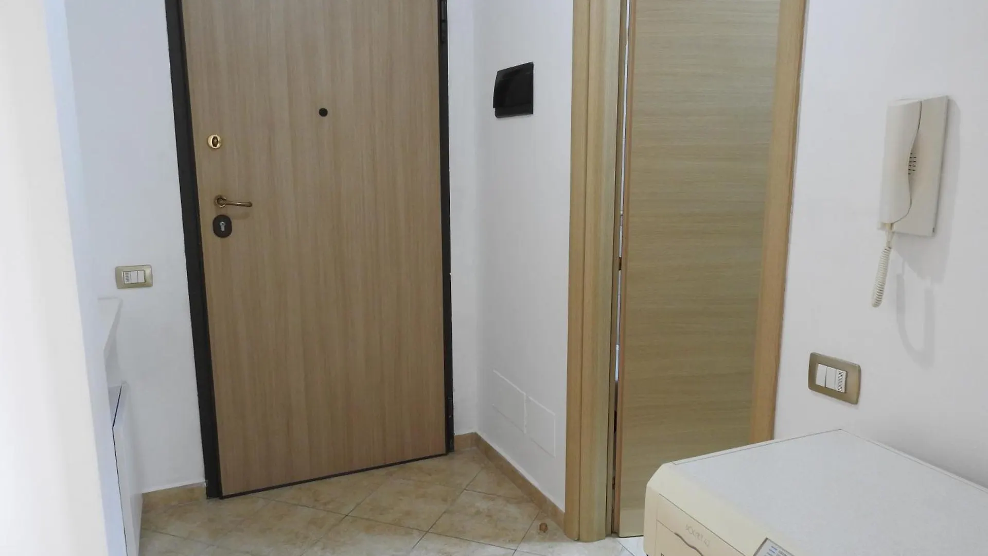 Διαμέρισμα Xhoi Apartament