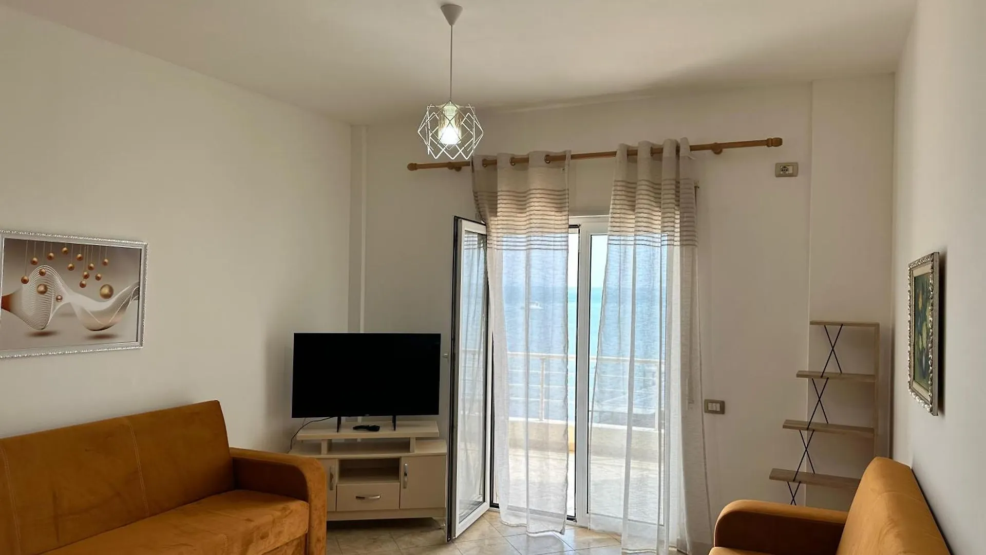 Xhoi Apartament Apartment